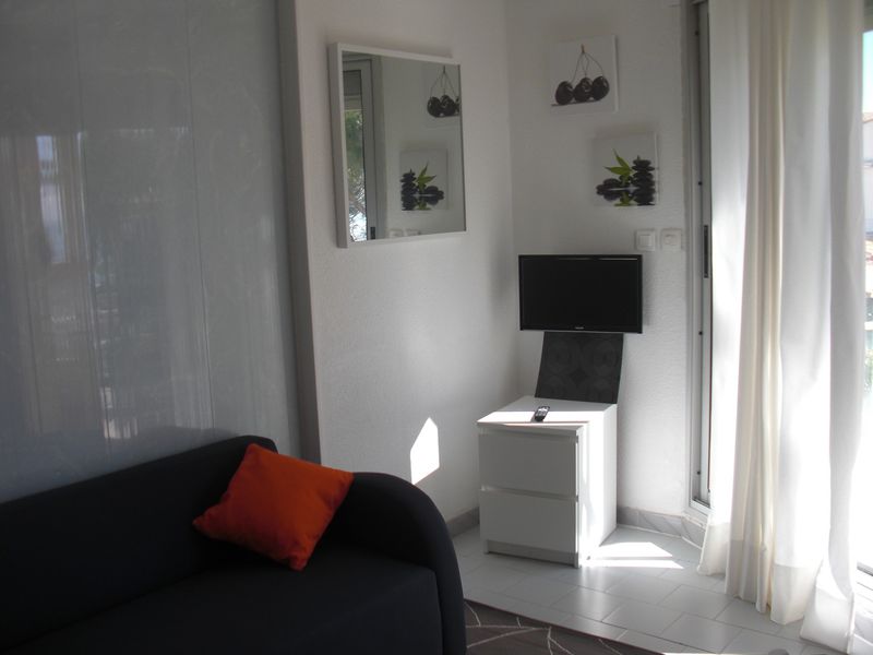 APPARTEMENT T2 SAUSSET LES PINS PROCHE MER ET VILLAGE DANS RESIDENCE AVEC PISCINE